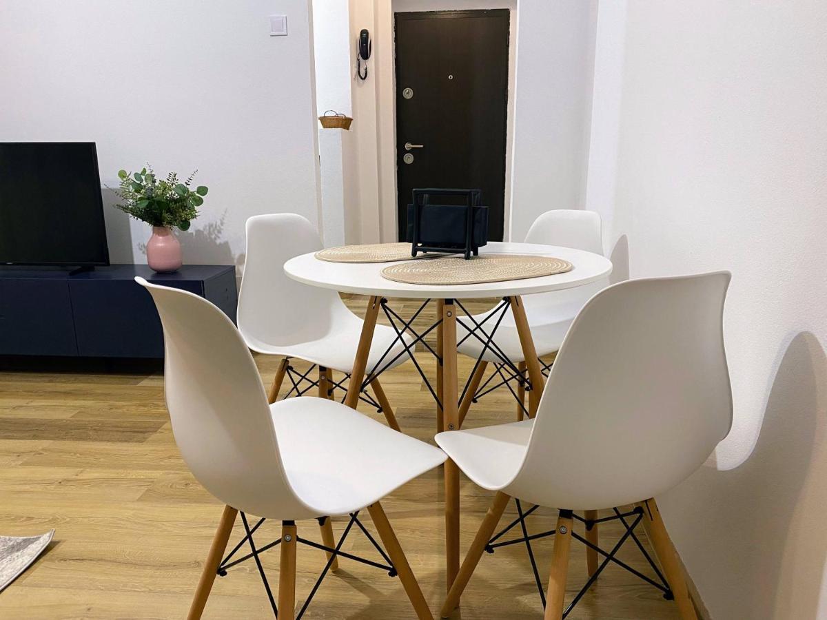 Central Cozy Apartment North Railway St - 4 Min Walk Boekarest Buitenkant foto